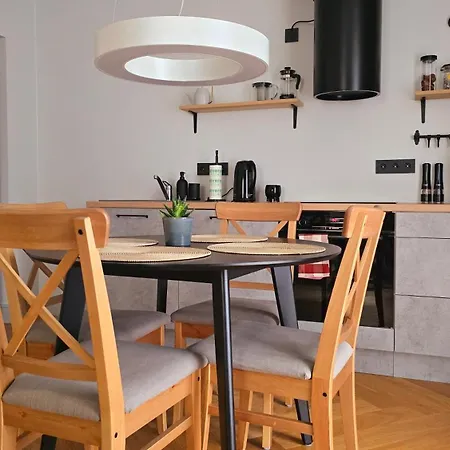 Suur-lossi - Elegantne Peatuspaik Vanalinna Suedames Apartament
