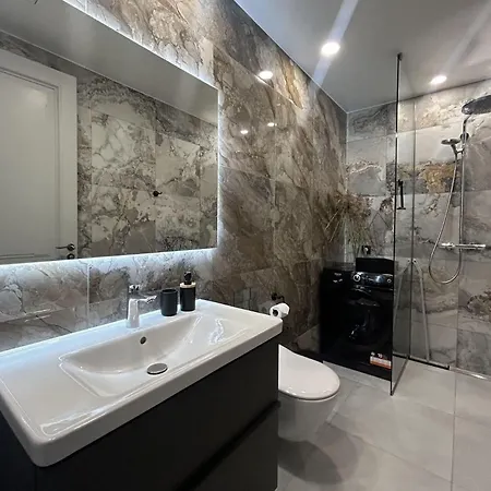 Suur-lossi - Elegantne Peatuspaik Vanalinna Suedames