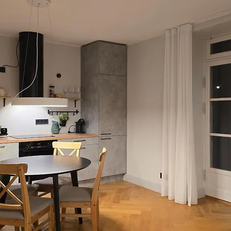 Apartament Suur-lossi - Elegantne Peatuspaik Vanalinna Suedames Haapsalu