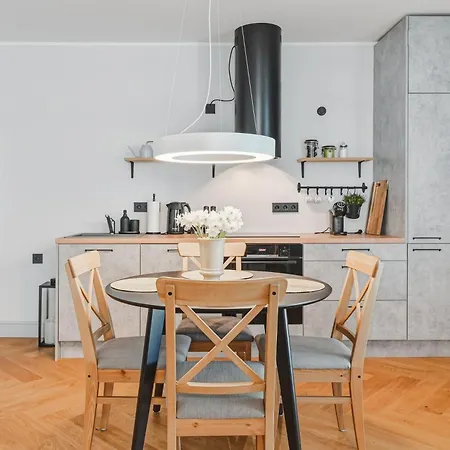 Suur-lossi - Elegantne Peatuspaik Vanalinna Südames Haapsalu