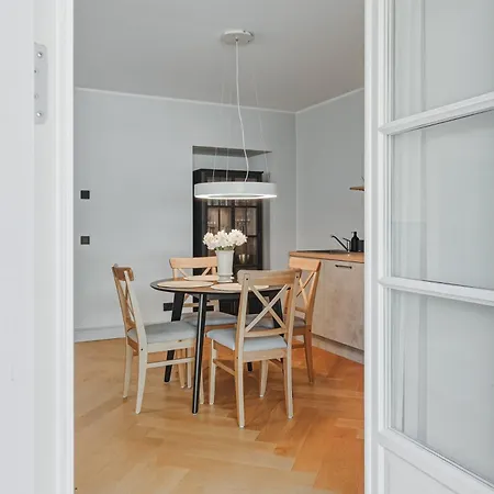 Suur-lossi - Elegantne Peatuspaik Vanalinna Südames * Haapsalu