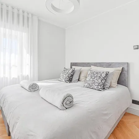 Apartamento Suur-lossi - Elegantne Peatuspaik Vanalinna Südames Haapsalu