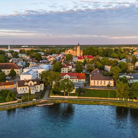 Suur-lossi - Elegantne Peatuspaik Vanalinna Südames * Haapsalu