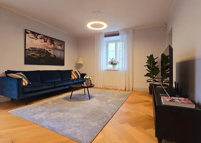 Suur-lossi - Elegantne Peatuspaik Vanalinna Suedames Apartament Haapsalu