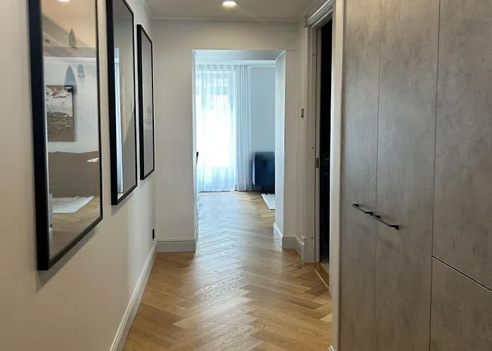 Suur-lossi - Elegantne Peatuspaik Vanalinna Suedames Apartament Haapsalu