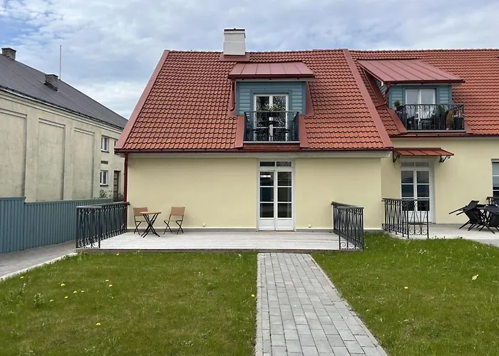 Suur-lossi - Elegantne Peatuspaik Vanalinna Suedames Apartament Haapsalu