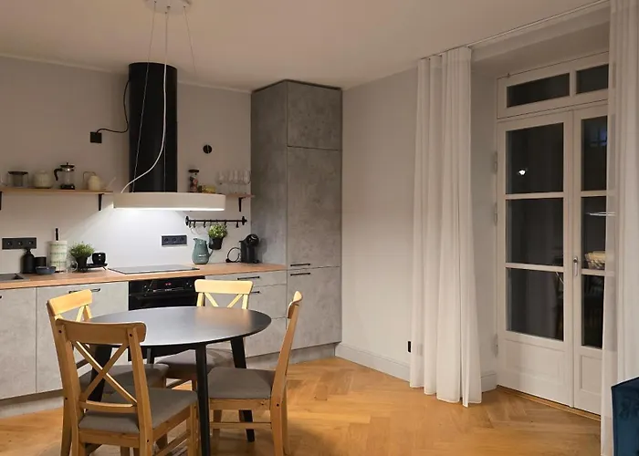 Apartament Suur-lossi - Elegantne Peatuspaik Vanalinna Suedames Haapsalu